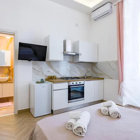 Bed & Breakfast Essentia Neapel