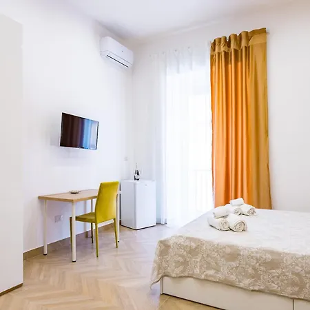 Essentia Naples
